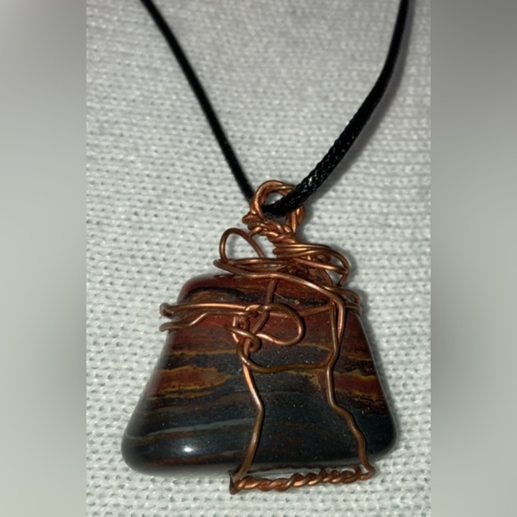 HAND CRAFTED, POLISHED AND WIRE WRAPPED STONE PENDANT - NEW NEVER WORN - Picture 2 of 3
